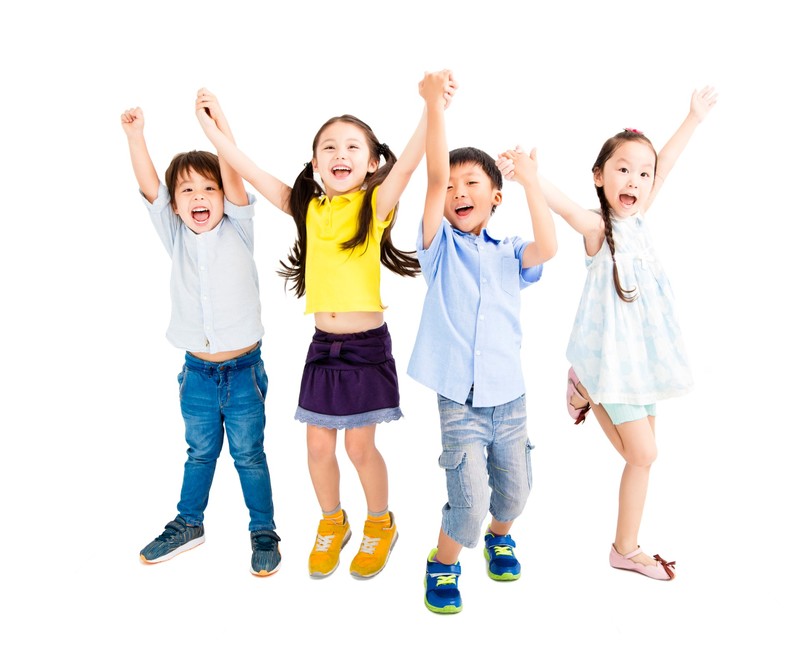 楽しそうにダンスをする子供
